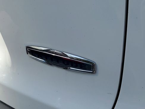 Used 2019 Jeep Cherokee Latitude w/ Cold Weather Group image 7