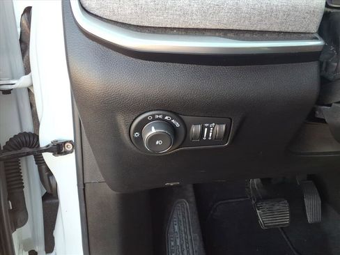 Used 2022 Jeep Compass Latitude image 34