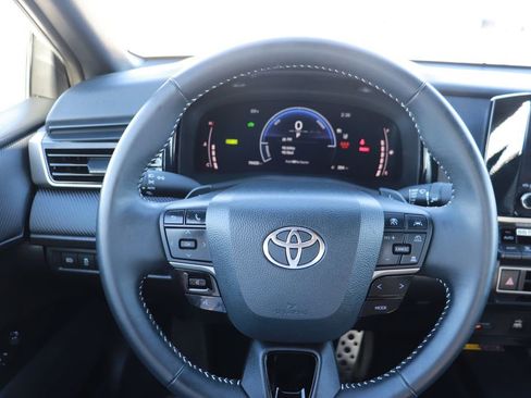 Used 2025 Toyota Camry SE image 32