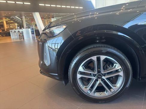 Used 2025 Audi Q5 Premium w/ Convenience Package AWD/4WD image 13