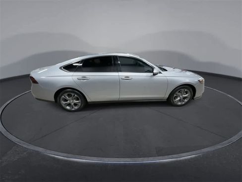 Used 2023 Honda Accord EX image 9