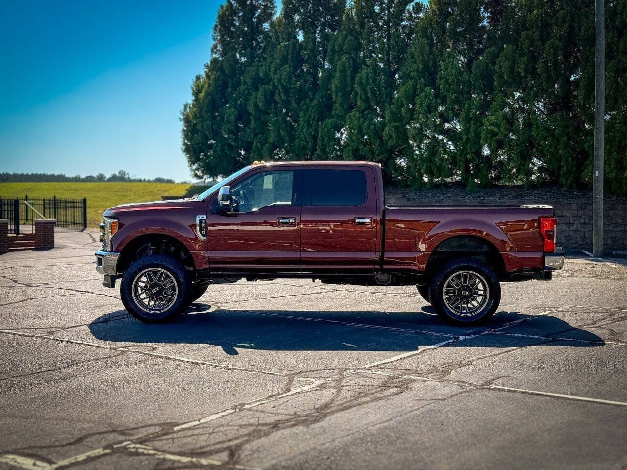 Used 2017 Ford F250 Lariat w/ Lariat Ultimate Package AWD/4WD image 6