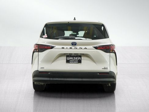 Used 2021 Toyota Sienna XLE AWD/4WD image 4
