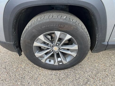 Used 2025 Chevrolet Equinox LT AWD/4WD image 13