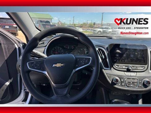 Used 2022 Chevrolet Malibu LT FWD image 39
