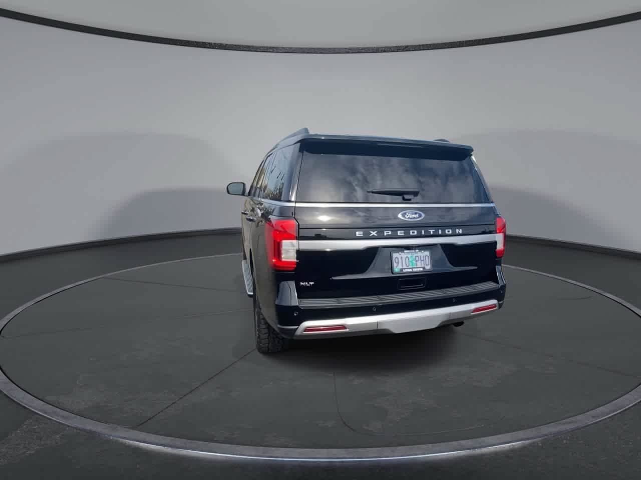 Used 2023 Ford Expedition XLT AWD/4WD image 7