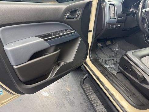 Used 2022 Chevrolet Colorado Z71 AWD/4WD image 29