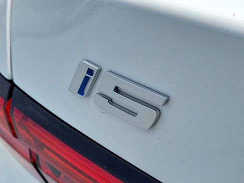 New 2026 BMW i5 eDrive40 w/ Convenience Package RWD image 7