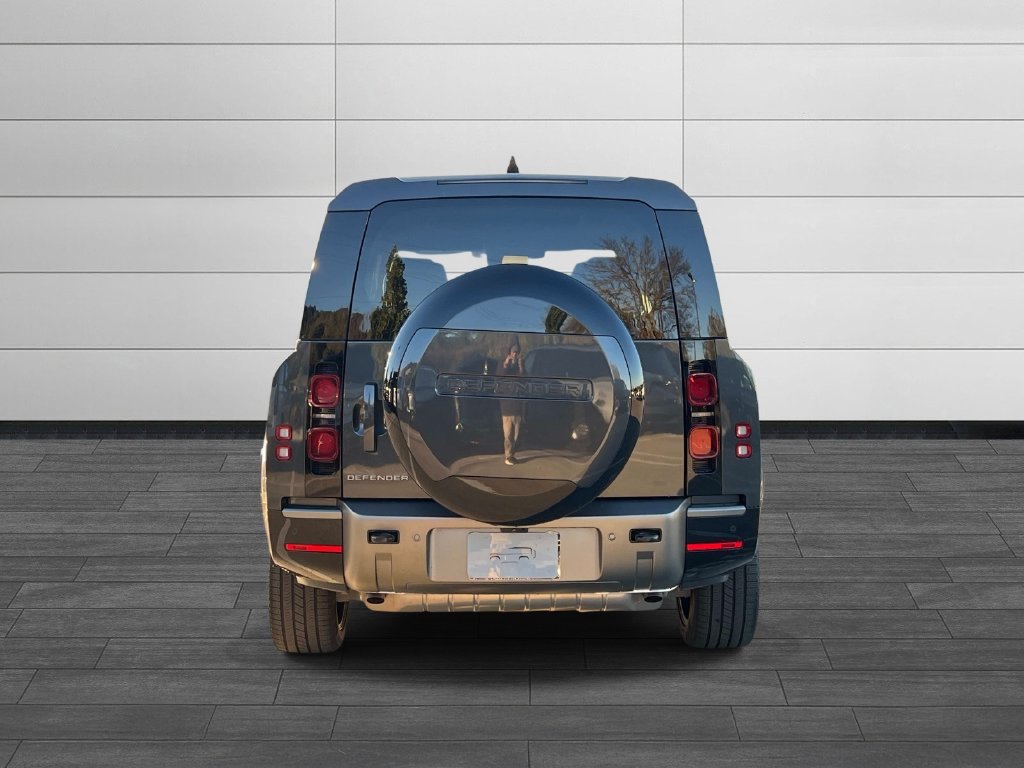 Certified 2025 Land Rover Defender 130 X-Dynamic SE AWD/4WD image 4