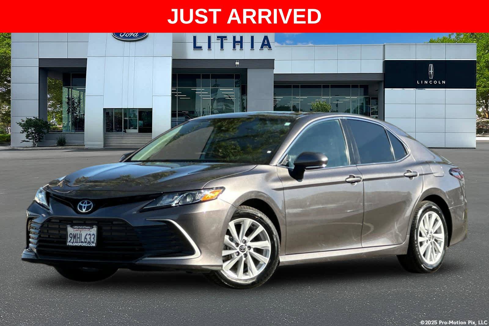 Used 2024 Toyota Camry LE w/ Convenience Package FWD image 1
