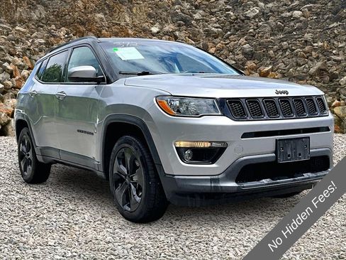 Used 2018 Jeep Compass Latitude w/ Popular Equipment Group AWD/4WD image 9