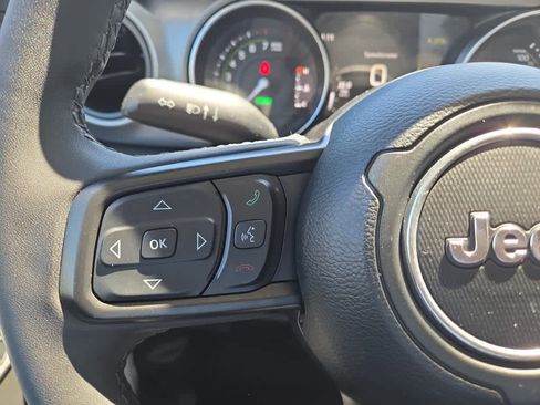 Used 2023 Jeep Wrangler Unlimited AWD/4WD image 25
