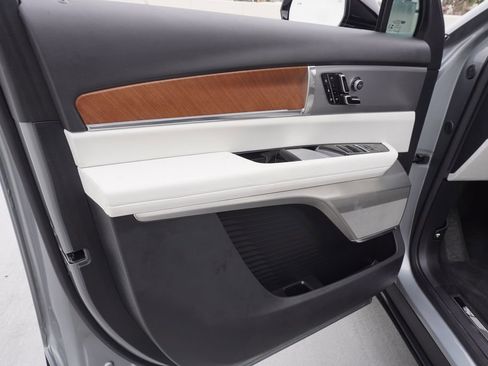 Certified 2026 Cadillac Vistiq Luxury image 16