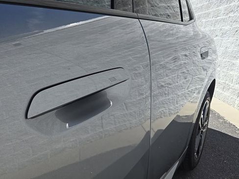 Used 2025 BMW X2 xDrive28i w/ M Sport Package AWD/4WD image 16