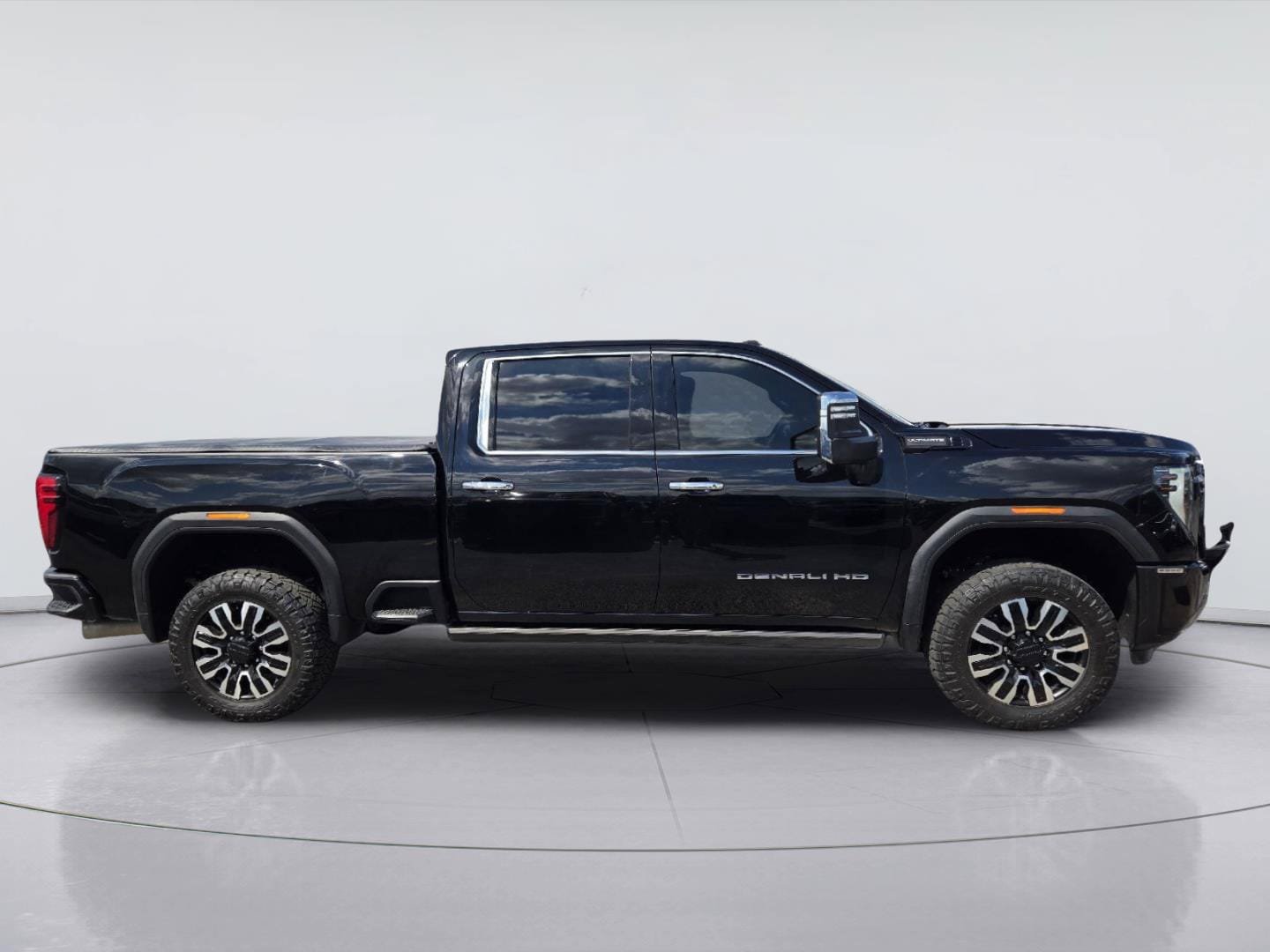 Used 2024 GMC Sierra 2500 Denali Ultimate w/ Max Trailering Package AWD/4WD image 4