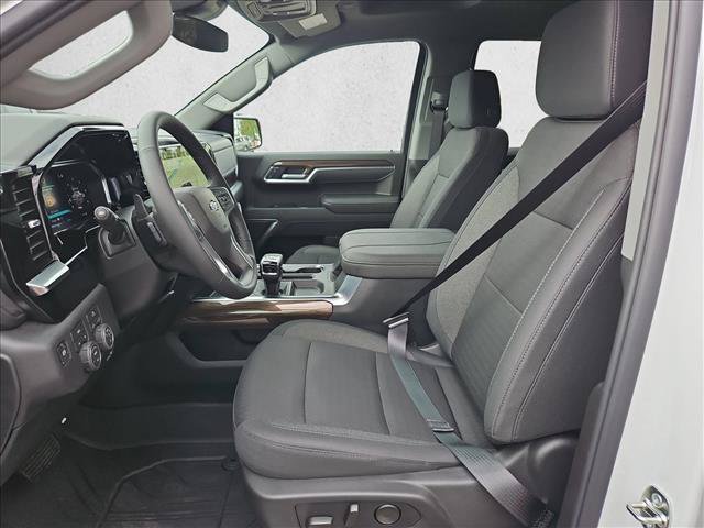New 2026 Chevrolet Silverado 1500 RST w/ Dark Appearance Package AWD/4WD image 4