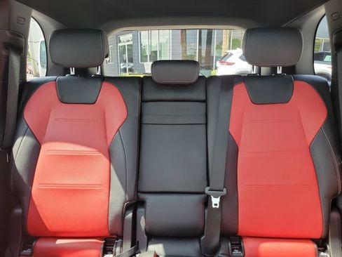 Used 2021 Mercedes-Benz GLB 250 image 28