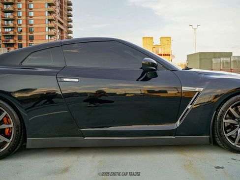 Used 2014 Nissan GT-R Premium w/ Premium Interior Package image 64