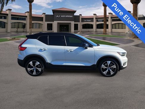 Used 2022 Volvo XC40 P8 Recharge Plus AWD/4WD image 9