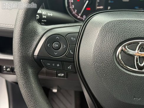 Used 2025 Toyota RAV4 XLE image 16