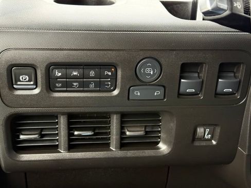 Used 2024 Chevrolet Brightdrop 400 w/ Commercial Equipment Package AWD/4WD image 12