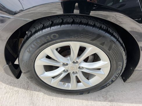 Used 2013 Hyundai Genesis 3.8 RWD image 17