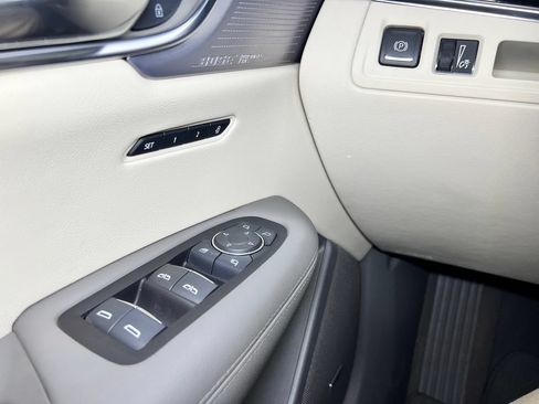 Used 2025 Cadillac XT6 Premium Luxury FWD image 22