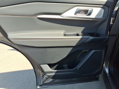 Used 2026 Ford Explorer Active RWD image 14