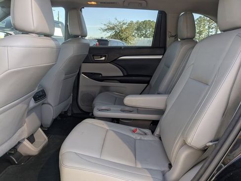 Used 2017 Toyota Highlander XLE image 15