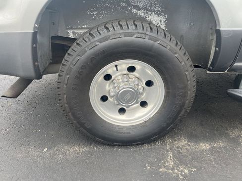 Used 2005 Ford Excursion XLT AWD/4WD image 9