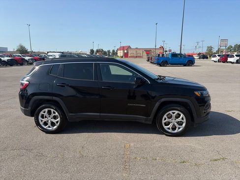 Used 2024 Jeep Compass Latitude AWD/4WD image 7