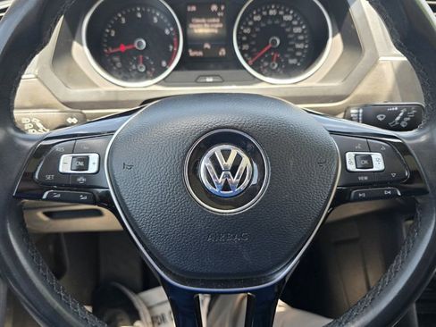 Used 2020 Volkswagen Tiguan SE w/ Panoramic Sunroof Package FWD image 18