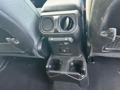 Used 2024 Jeep Wrangler Unlimited Rubicon AWD/4WD image 29