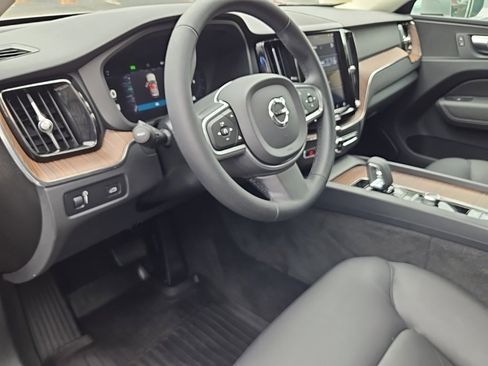 Certified 2022 Volvo XC60 B5 Momentum w/ Climate Package image 11