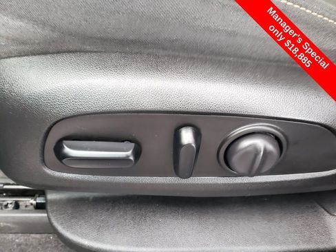 Used 2020 Chevrolet Traverse LT image 12