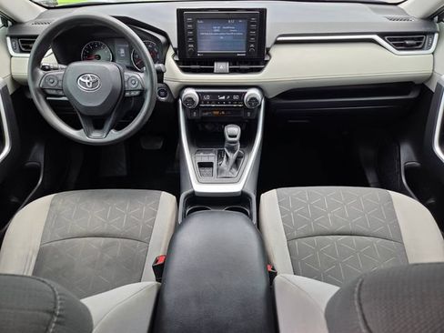 Used 2021 Toyota RAV4 XLE w/ Convenience Package FWD image 18