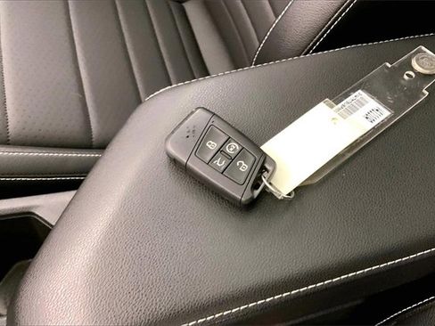 Used 2023 Volkswagen Jetta SE w/ Panoramic Sunroof Package image 11