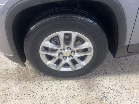 Used 2021 Chevrolet Traverse LT image 6