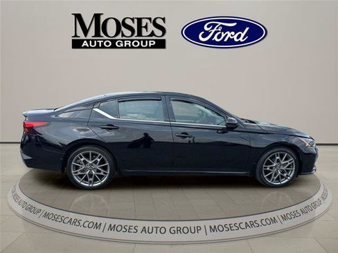 Used 2024 Nissan Altima 2.0 SR FWD image 2