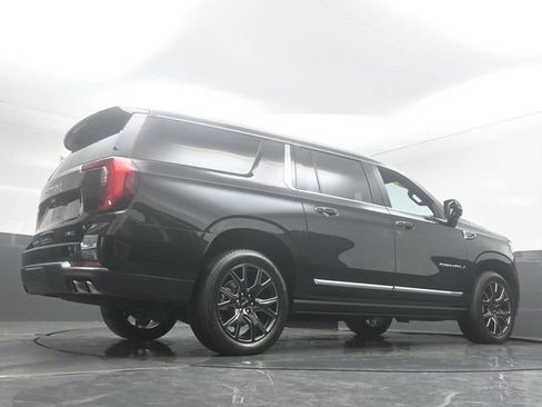 Used 2025 GMC Yukon XL Denali w/ Denali Reserve Package AWD/4WD image 35