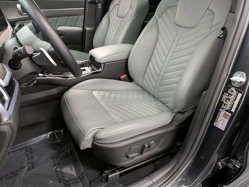 Used 2024 Kia Sorento SX Prestige w/ Sage Leather Package image 9