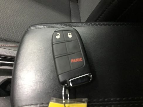 Used 2025 Jeep Compass Trailhawk AWD/4WD image 9