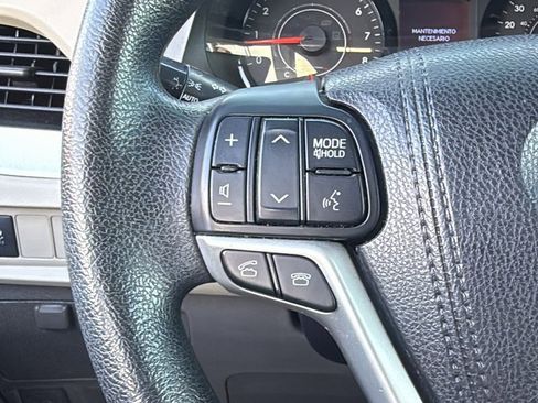 Used 2017 Toyota Sienna L image 22