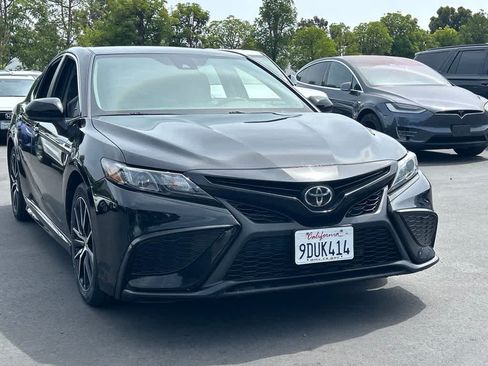 Used 2021 Toyota Camry SE FWD image 4
