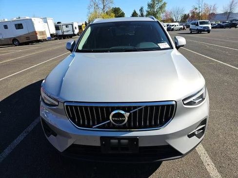 Used 2025 Volvo XC40 B5 Plus AWD/4WD image 2