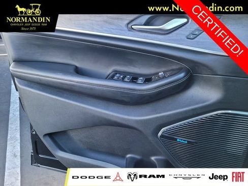 Certified 2022 Jeep Grand Cherokee Overland w/ Luxury Tech Group IV AWD/4WD image 14