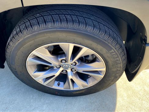 Used 2015 Toyota Highlander XLE image 8