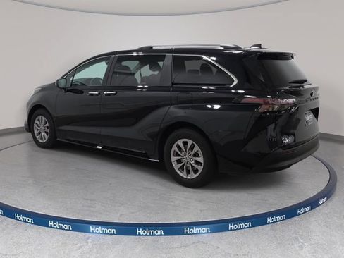 Certified 2026 Toyota Sienna XLE FWD image 7