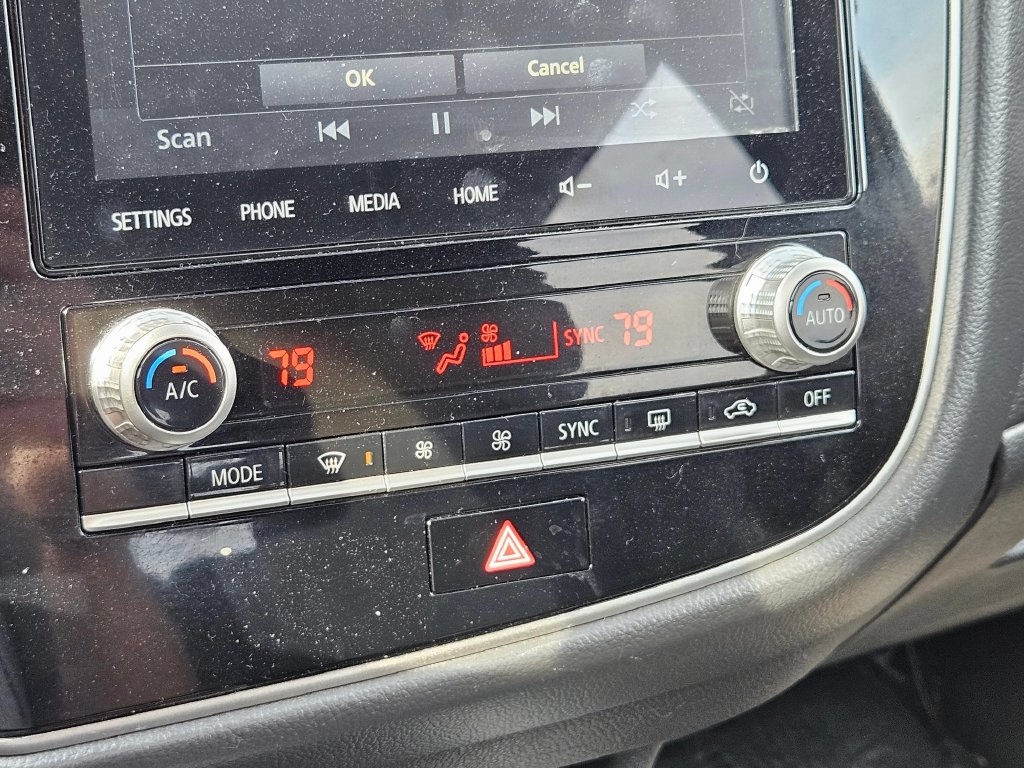 Used 2021 Mitsubishi Outlander 4WD Plug-In Hybrid image 27