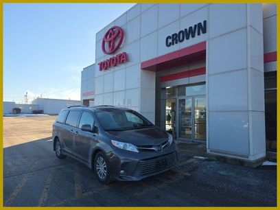 Used 2019 Toyota Sienna XLE w/ XLE Navigation Package